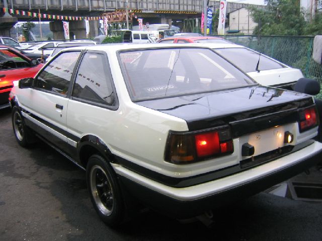 1983 TOYOTA SPRINTER TRUENO GTAPEX AE86 WHITE 5MT SUNROOF A C P S CD RADIO